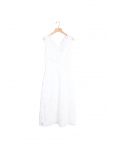 Robe longue  en broderie anglaise sur le site 