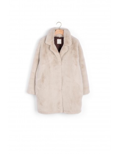 Manteau en fausse fourrure sur le site 